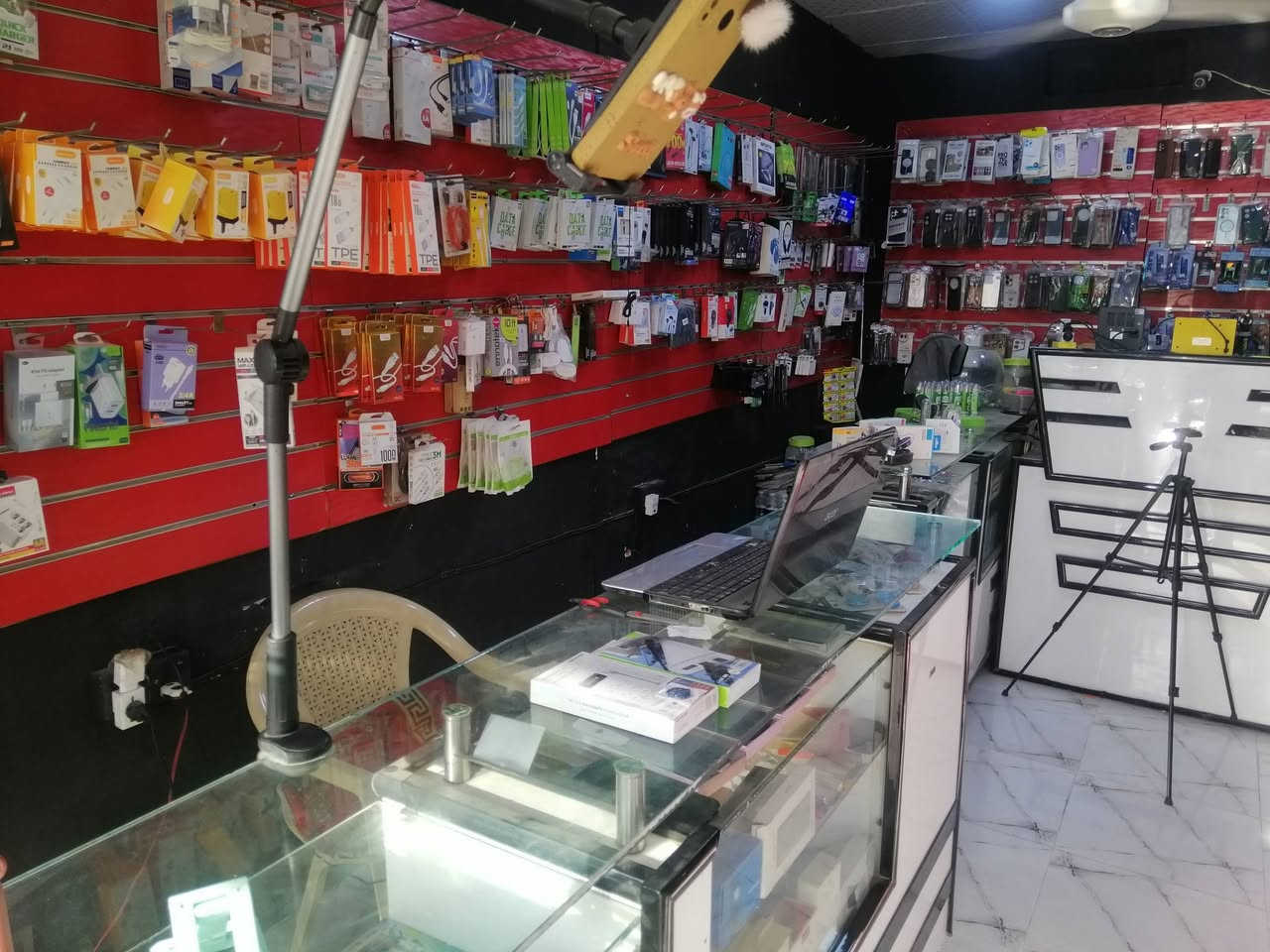 محل متكامل للبيع عدم تفرغ موصل حي النور مقابل مسجد عائشه للتواصل ***********
