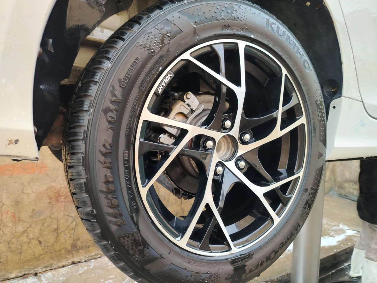 للبيع ويل ١٧ تخم تاير جديد مكاني واسط وذا اكو مراوس بويل حديد عادي يرهم السعر ٣٠٠ وبس مجال مع التايرات ***********
