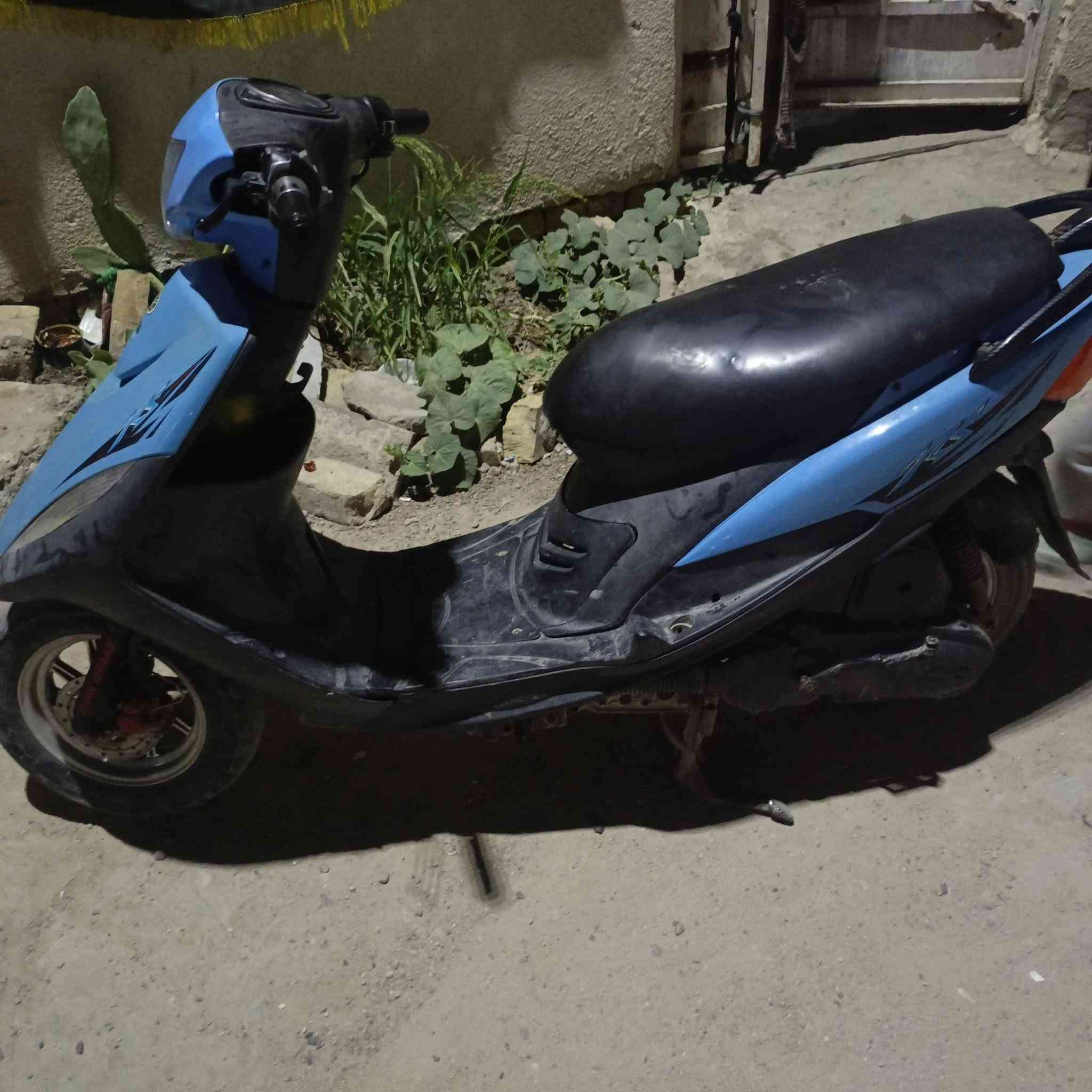 السلام عليكم دراجه ماكس للبيع مفتوحه مرا وحده كهربائيات شغاله سلف شغال كلشي شغال السعر 550 رقم الهاتف *********** بي وتساب

