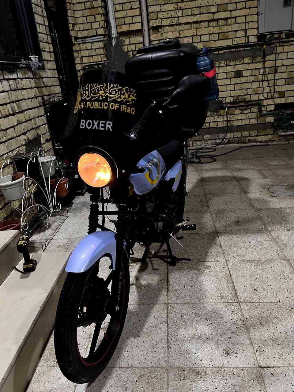 سلام عليكم شباب دراجه سونك موديل 2025 بعدهي جديدة كاملة مال دلفيري بس شغل واطلع نقصها ترتيب بالكهربائيات يعني اشار وهيج امور بس ربط والراحز مال سلف يخربط عندي والدراجة شوفت عينك شكد نضيفه ومتعوب عليها ومصروف عليها اكثر من الصور بعد وياها الصندوك كاملة الاخير حبايه تايرات جدد بريك جديد وهواي امور مكانها ابو غريب او حي الخضراء سعرها 900 وبيها مجال رقمي *********** متواجد واتساب
