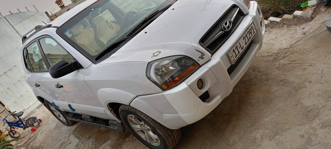 السلام عليكم 
توسان ٢٠٠٩ 
فور ويل مكينه ٦ سلندر ٢٧٠٠ 
مكفولة كفاله عامه 
رقم بغداد دولي باسمي سنويه لغاية ٢٠٣٠ هزه جديده
 تخم تاير جديد   السعر  ١٢٥ 
 وبيه مجال غير متواجد على النت تفاصيل أكثر اتصل  *********** مكان الديوانيه قضاء السدير
