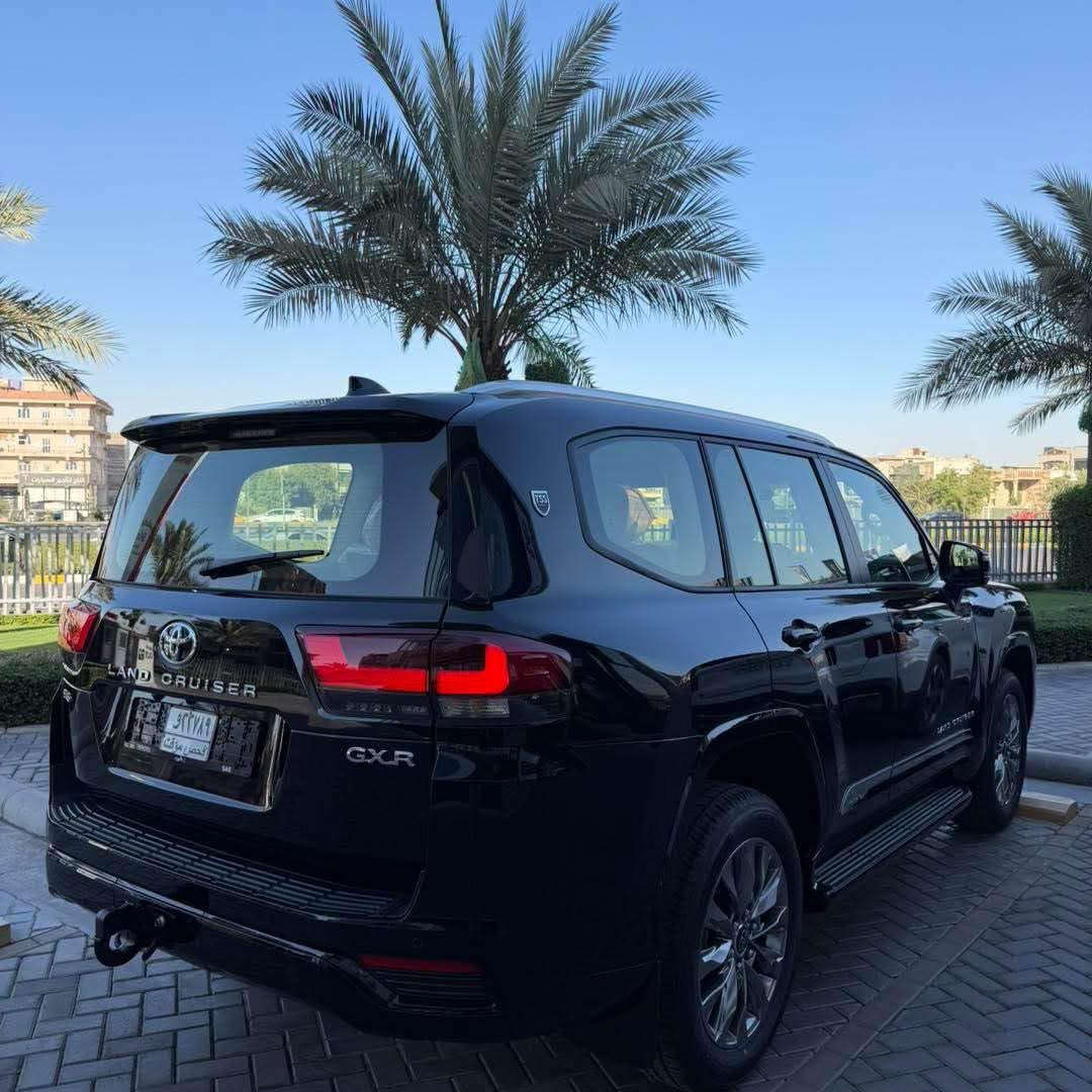 TOYOTA LAND CRUISER
GX.R
2026
ضمان تويوتا العراق(SAS) 
زيرو 
مواصفات ال GX.R :
(شاشه-كاميرا-حساسات-تحديد مسار-تحكم ستيرن-3 أنظمة قياده-كشنات جلد-كراسي كهرباء-3 شاشات-صندوق كهرباء-تشغيل عن بعد-بصمه-فتحه-لايتات زنون-ثلاجه-شاحن وايرلس-طفايه-كشنات تبريد-تبريد خلفي منفصل-شاشه تدعم ابل كار بلي واندرويد اوتو-وبقية المواصفات المعروفه)

للاستفسار 
*********** بغداد, العراق
