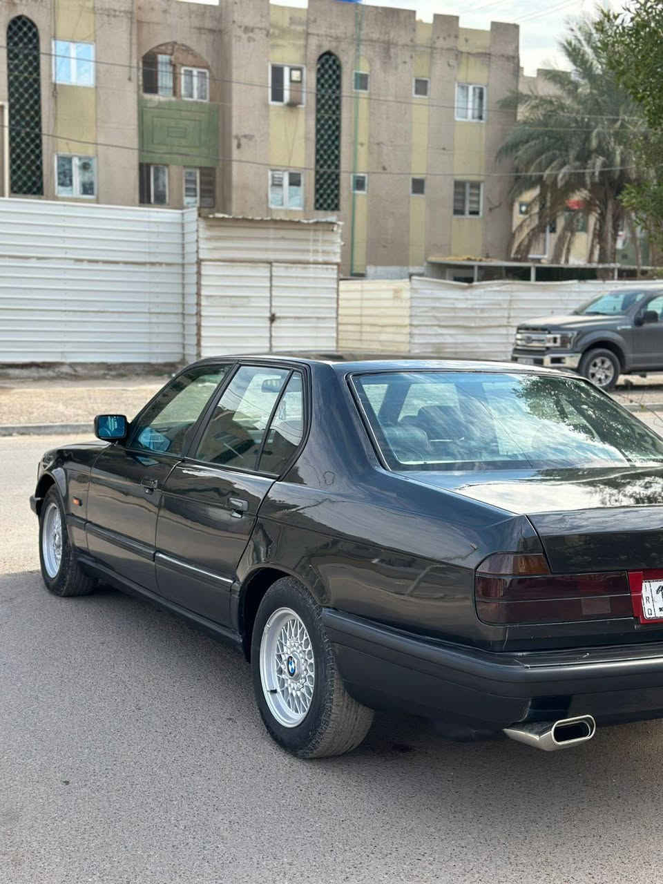 السلام عليكم للبيع فقط 735سياره جاهزه تعمير جديد اي نقص مابيها بدون حادث صبغ للجماليه فقط رقم دولي موديل 92سنويه باسمي العنوان بغداد السيديه ***********
