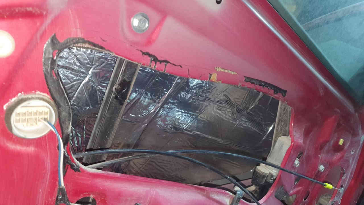 🔇🔥 عزل صوتي وحراري احترافي للسيارات 🔥🔇
تعبت من: ❌ ضجيج الطريق
❌ صوت الإطارات
❌ حرارة الأرضية والأبواب
❌ ضعف صوت السماعات
📌 الحل عندنا – عزل علمي متعدد الطبقات

🧪 المواد المستخدمة (مواصفات علمية):

✔ CLD Butyl Rubber + Aluminum Foil
• يمتص الاهتزاز ويمنع الرنين
• يقلل ضجيج الطريق بشكل كبير

✔ Closed-Cell Foam (PE / NBR)
• عزل حراري عالي
• يمنع انتقال الصوت والحرارة والرطوبة

🚗 أماكن العزل:
🔹 الأبواب
🔹 الأرضية
🔹 الجنطة
🔹 الجاملغات
🔹 السقف 

💎 النتائج:
✅ تقليل الضجيج 
✅ برودة أفضل داخل السيارة
✅ تحسين صوت السماعات
✅ إحساس فخامة وهدوء
✅ مواد أصلية وآمنة

🛠️ طريقة العمل:
✔ تنظيف وتجهيز الاسطح 
✔ تركيب طبقات العزل علمياً
✔ بدون قص أو ضرر للأسلاك
✔ شغل نظيف وضمان

✅ الاسعار تبدا من 400 الف للارضية والصندوق والابواب  وصاعدا وحسب حجم السيارة واماكن العزل الإضافية و المواد المختارة 

✅ يمكن اضافة الجاملغات الامامية والخلفية والقمارة وقبق الجنطة والبنيد 

📍 الموقع: بابل - حله
📞 للاستفسار: *********** - ***********
💬 واتساب: ……………
✨ راحة، هدوء، فرق تحسه من أول مشوار ✨
