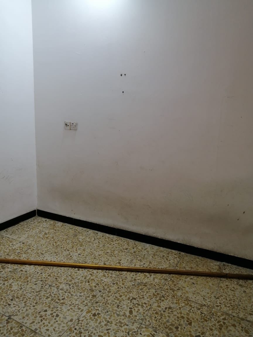 🏠 دار للإيجار
📍 الموقع: شارع أبو طالب، قرب أسواق اللؤلؤة
📐 المساحة: 50 متر
💰 الإيجار: 250 ألف

يحتوي على:
🛏️ غرفة نوم
🛋️ صالة
🍽️ مطبخ غربي
🚿 صحيات
🌤️ سطح

موقع هادئ وقريب على الأسواق والخدمات 🌸
📞 للاستفسار: ***********
