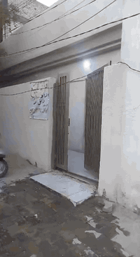 السلام عليكم جبتلكم بيت من الشجره للخلاط يعني تاخذه وتتعامل مع صاحب البيت نفسه بلحمه وشحمه لادلال ولا دلالية ومناسب بيت ١٠٠ متر طابق واحد البناء بلوك السقف كونكريت مسلح المكان كربلاء البوبيات عمود ٧٢ الشارع مقرنص المنطقة كافة الخدمات سوك ومدارس ابتدائية ومتوسطه تبليط ماء مجاري موجود واتساب مكلف بالنشر السعر اقل ال١٠٠ وبي مجال صاحب البيت طيب ***********
