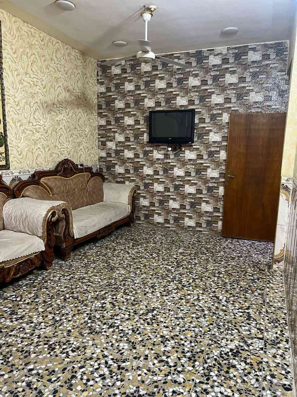 🔹 بيت للبيع 🔹
📐 المساحة: 100 متر
📏 النزال: 20
🏠 الواجهة: 5 متر
🏗 البناء: كامل – طابقين مسلح
تفاصيل البيت:
🔸 الطابق الأرضي:
استقبال
غرفة نوم
مطبخ حار + مطبخ بارد
صحيات داخلية وخارجية
🔸 الطابق الثاني:
غرفتين نوم
صالة
صحيات
🔸 مواصفات إضافية:
بيتونة كبيرة
سطحين
📍 الموقع:
حي المهندسين – الشعب
مقابل السريدات
📞 للاستفسار الاتصال على الرقم:
***********
