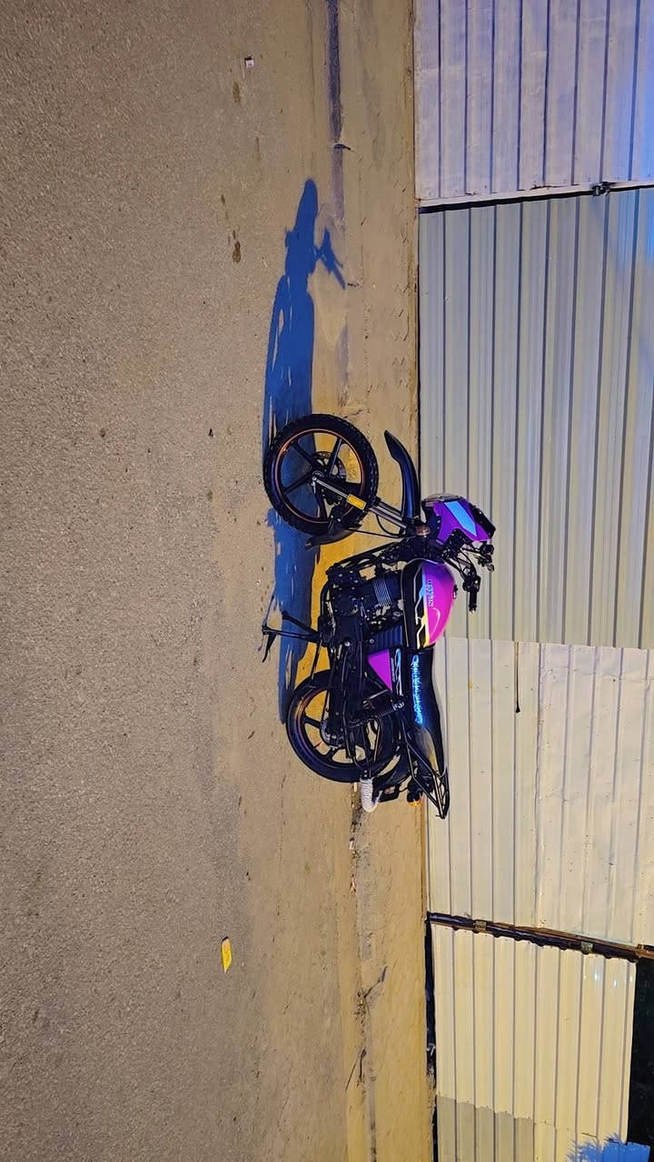 دايون جبلي للبيع موديل 23 مكينه 200 أوراق اصولي دراجه فول نضافه تجي وتشوف من شلعه نعومه ما عايزه كلشي ب مليونين وبيه مجاال ***********
