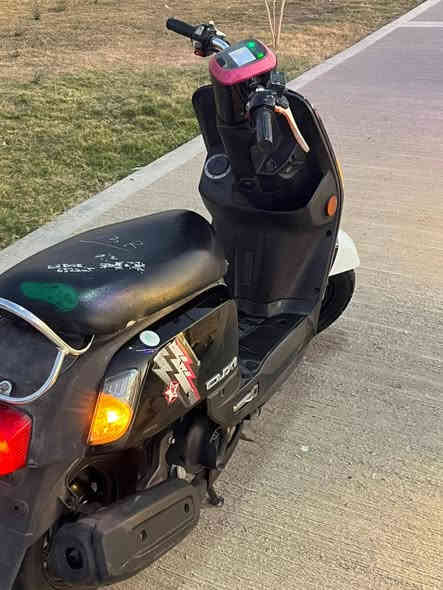 السلام عليكم دراجه ماكس بوليس للبيع موديل ١٢ دراجه جديده مصارله شهر من نازله رمبه  نضافته 100 / 100 مكينه بجيس شرط شلعه ومعدل الشراري يتصل على هاذه الرقم ***********
