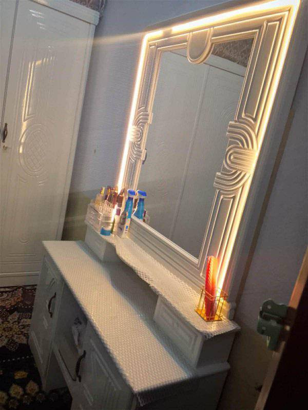 دار للبيع مع الاثاث .. مساحة 100 متر
سعر 20 مليون مع المجال 🤑 
يحتوى على .. غرفه وصاله ومطبخ واستقبال وصحيات 
بناء .. بلوك..  عكاده ... تجعيب 
الموقع شارع المعمل مقابيل اسواق حسين الرماحي .


**إذا كنت صاحب هذا الإعلان وتريد حذفه لأي سبب، رجاءا أرسل رسالة إلى الدعم الفني**