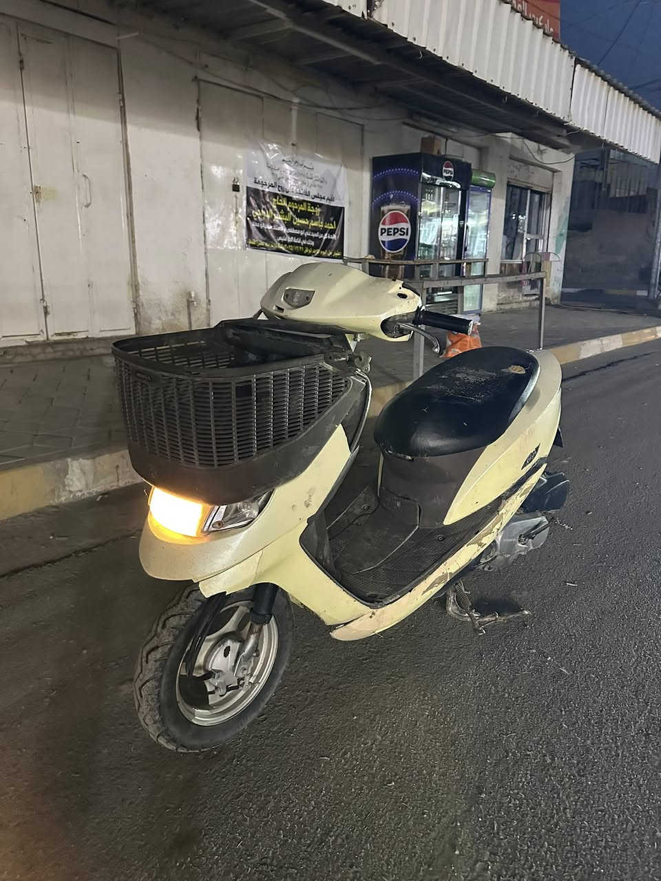 ماطوار  ابو السله سلف هندر بريكات لايت هورن  مكينته خرسه  بس كفره تعبان مكينته ماتنسمع  للبيع ب 200 الف  خاص او تصال 
هـ. ***********
