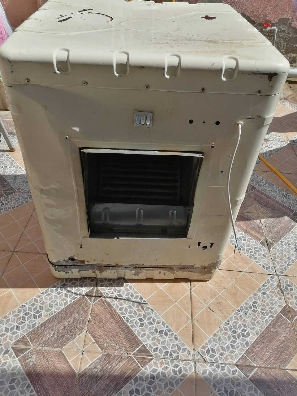 مبرده شغاله ونضيفه سرعتين للبيع السعر ب 50 وبيها مجال العنوان حله ورديه خارج مقابيل العلوه مخضر رقم ***********

