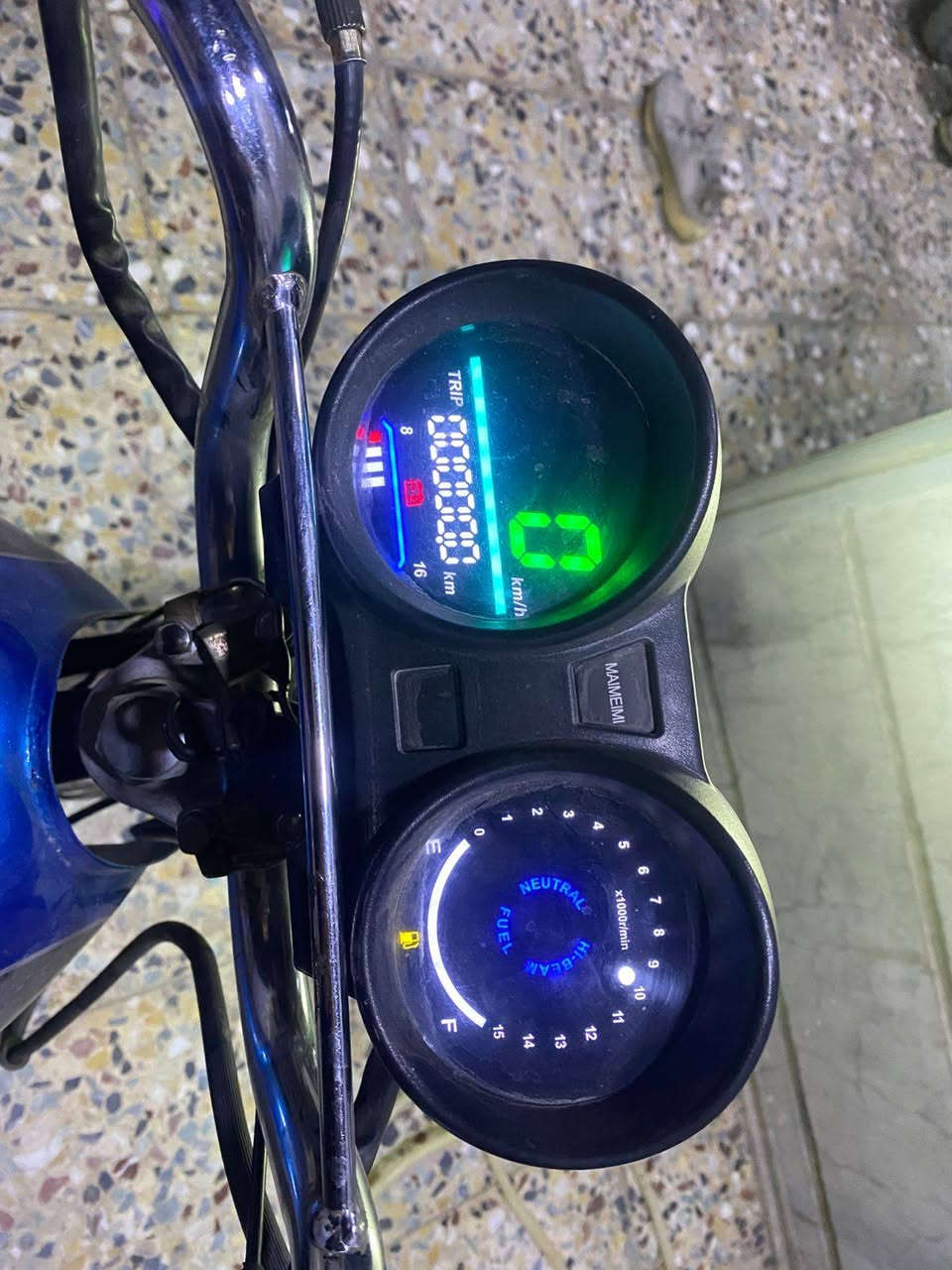 سلام عليكم 
ايراني ٥كير 
شغالة سلف وهندر 
مكينة ناعمة 
يحتاجلهة ترتيب
السعر ٢٥٠ 
عنواني جسر الدوار
***********
