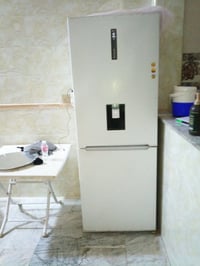 عندي ثلاجة للبيع جديده صار قليل من اخذته هذا 07725468766