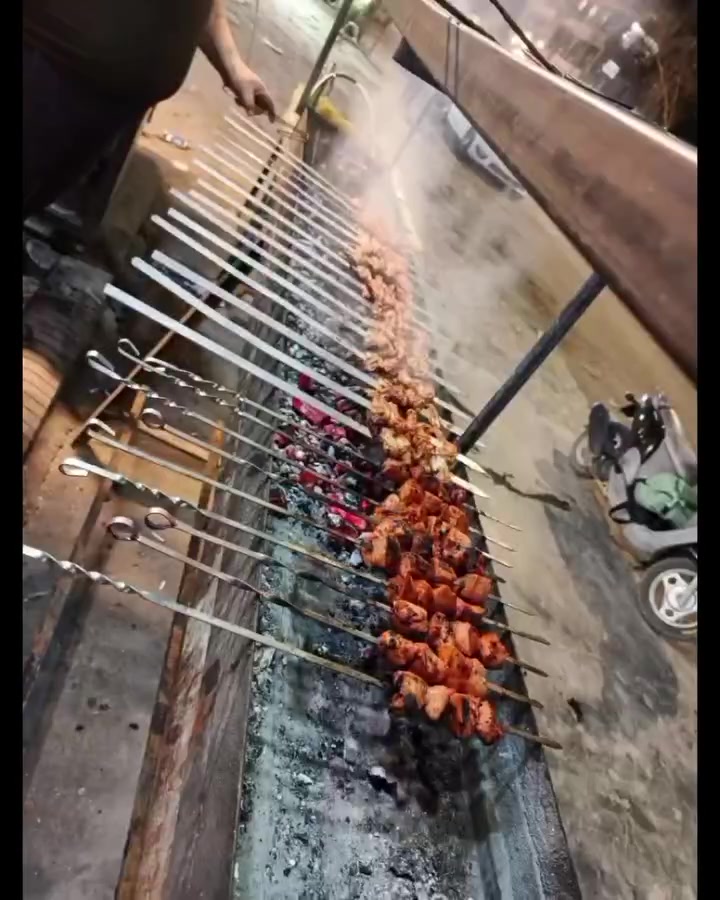 مساء الخير عليكم زبائنا الكرام 🌹 
ورجعتلكم #ساارة
مطعم ومشويات أجواء البغدادي بس جربوا ابددد مراح تخسرون الطعم خرافي والشيف مبدددع ماعليكم فقط الاتصال عالرقم التالي او التواصل عبر الخاص 
***********
المنيوا 
اجنحه دجاج مشويه على الفحم ب١٠ آلاف 
مسحب مقرمش ولذيذ ب١٠ آلاف 
عرايس مشوية ع الفحم ب٥ آلاف وبسسس 
دجاج ع الفحم ب١٠ آلاف 
شيش طاووق متبل بطعم مميز ١٦قطه قطعه ب١٠ آلاف 
سمك مسكوف ع الطريقه العراقيه ب٦ ونص 
#ياهلا بيكم 
يفتح المطعم ساعه 3 الضهر يغلق ساعه 3 الفجر 
#الموقع مسيب حي المعلمين قرب قصابية الماجد
