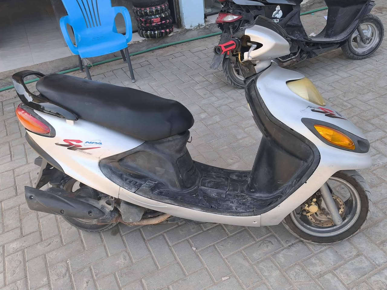 السلام عليكم ورحمة الله وبركاته
دراجة دولفين للبيع/ تشتغل سلف وهندر ، كهربائيات كاملة شغالة ، مكينة ناعمة ، كابريتر حاويات ، باتري جديد ، كتف شحن باتري جديد ، الشراي يدخل خاص او يتصل على الرقم *********** / مكاني شامية~صلاحية~مهناوية
