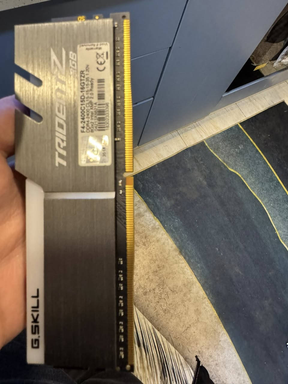 يتوفر رام ٨ جيجا  trident z rgb 2400mhz ddr4 بسعر ٣٥ الف وبيه مجال
العنوان بغداد المنصور ابو جعفر ولا يتوفر توصيل 

الرقم ***********
