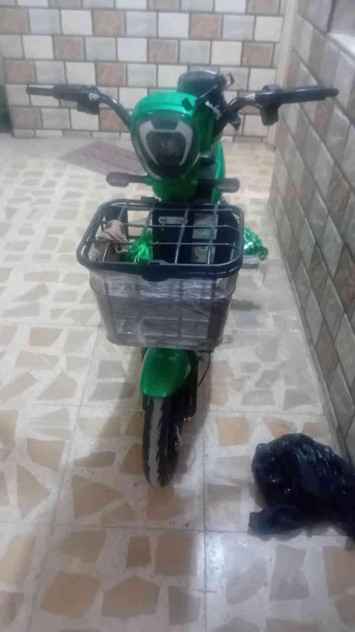 دراجه شحن للبيع تشتغل بصمه السعر  250  الف وبيها مجال الاتصال على هذا الرقم *********** مدينه الصدر
