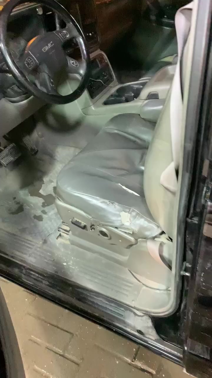 السلام عليكم جمسي موديل 2006 دينالي للبيع
كشنات سياحي. 
كشنات إماميه كهربائيه مع خزن ذاكرة 
جام اوتو   
محرك 6100  يحتاجله لاستيك ولڤ 
المواصفات ميحتاج نعددها لان السيارة دينالي
السعر 35 وبيها مجال للاستفسار واتس فقط ***********
