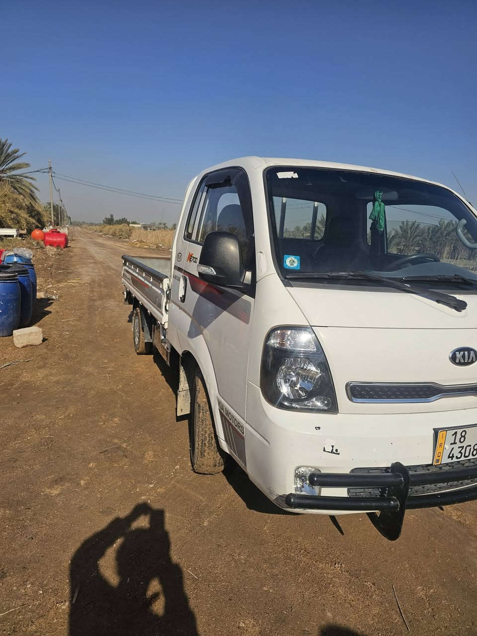 السلام عليكم كيا للبيع موديل 18 رقم بابل انجليزي وباسمي كير ومحرك مكفولات صدر حداديه تخم تاير باتري كله جديد تبريد تدفئه كله شغال بيها بارد بالباب العبري والباقي مقفول كفاله عامه  رقم صاحب السياره ابو علي ***********
