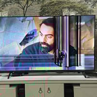 Hisense • شاشة ٥٥ بوصة • خطوط بالشاشة