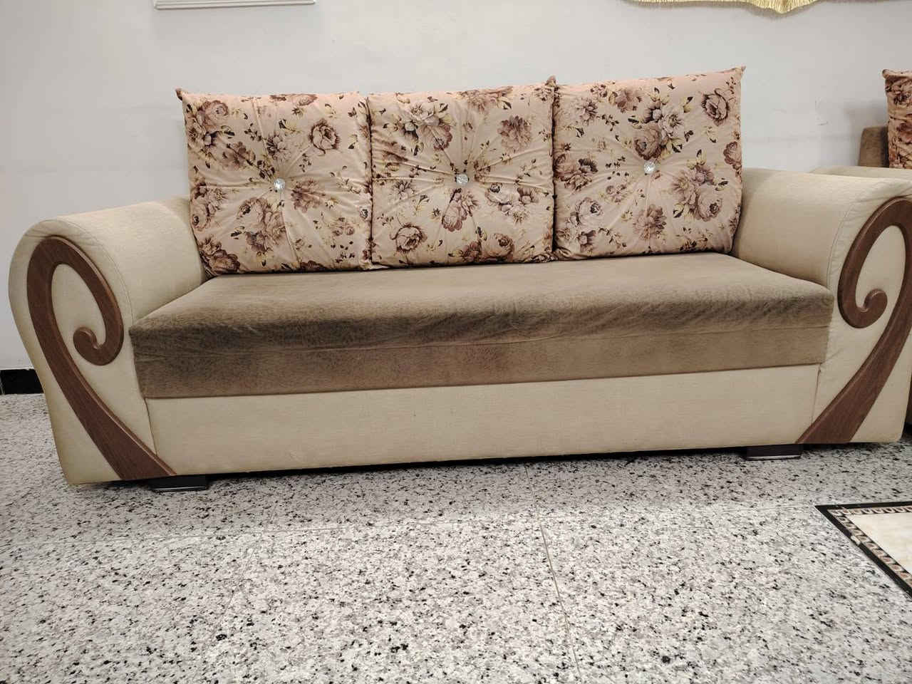 عشر مقاعد نظيف سعره 800 الدورة شارع 60 الاتصال على الرقم ***********
