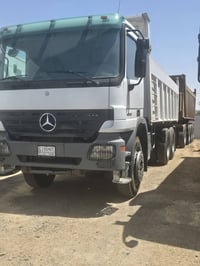 سياره للبيع قاطره ومقطوره للستفسارعلى هاذ لرقم ٠٧٧١٤٤٩٥٦٥٣
