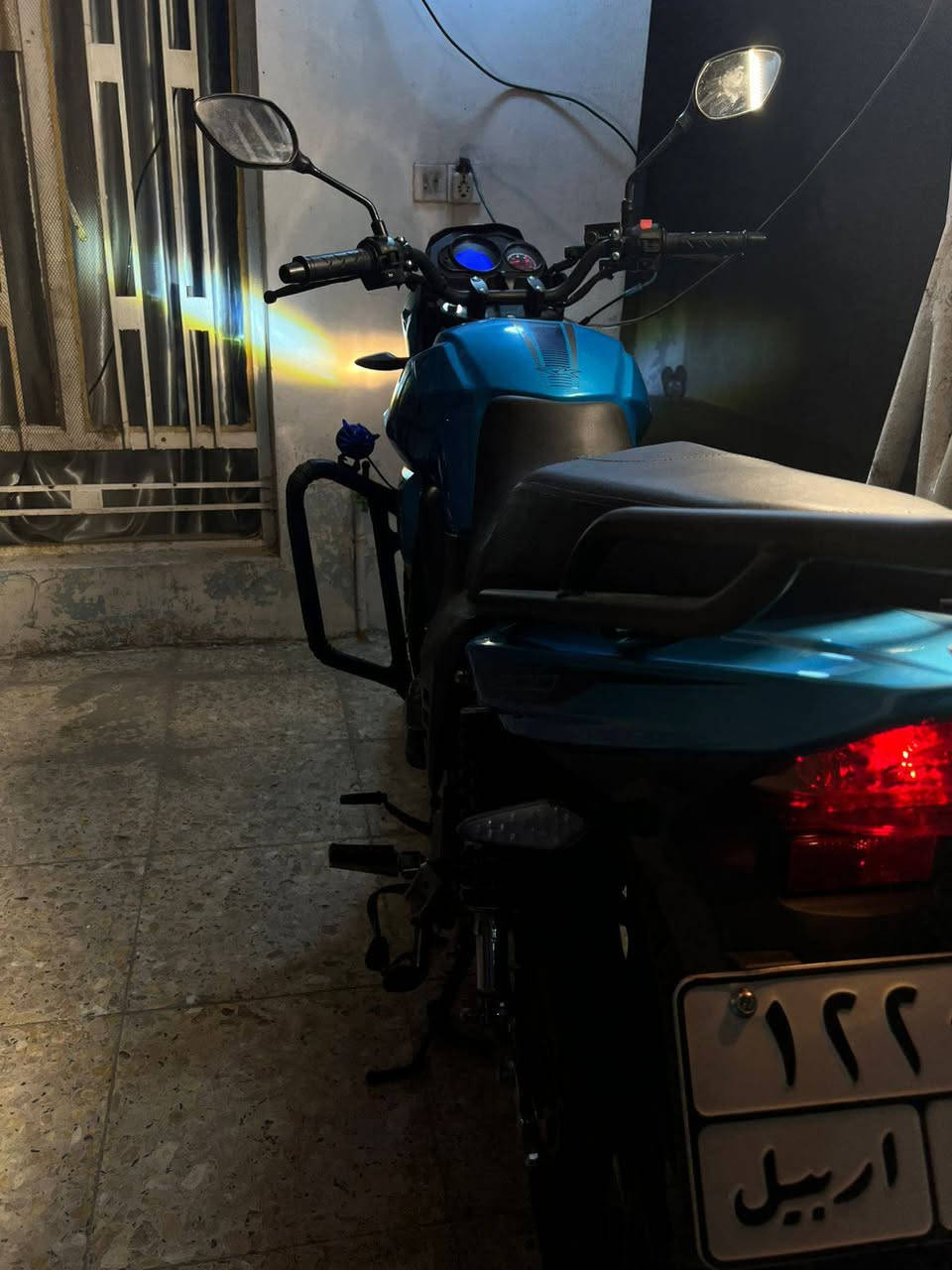 دراجه نوع RK200 ماشيه ٩٠٠٠ فقط اخت الزيرو نظيفه جداااااا صار بيه حادث بابني ابني الي تأذى والحمد لله على كل حال تكسرت بيه فقط الكفرات الخلفيه وإلبك لايت وبدلتهن من الشركه إصليات الشراي يتصل أو يراسلني خاص ويدلل مكاني بغداد *********** ابو محمد  الدراجه مرقمه وبأسمي
