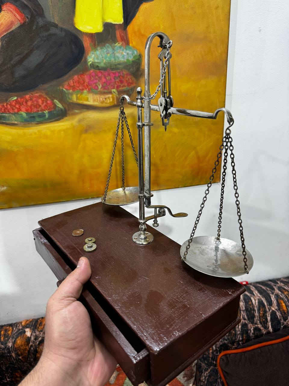 ميزان جواهرچية قطع من النوادر انتيك نحاس طلاء فضة يتفصخ ينضم داخل الصندوق حجمة موضح 
فيديو داخل المنشور موضح أكثر *********** بغداد
