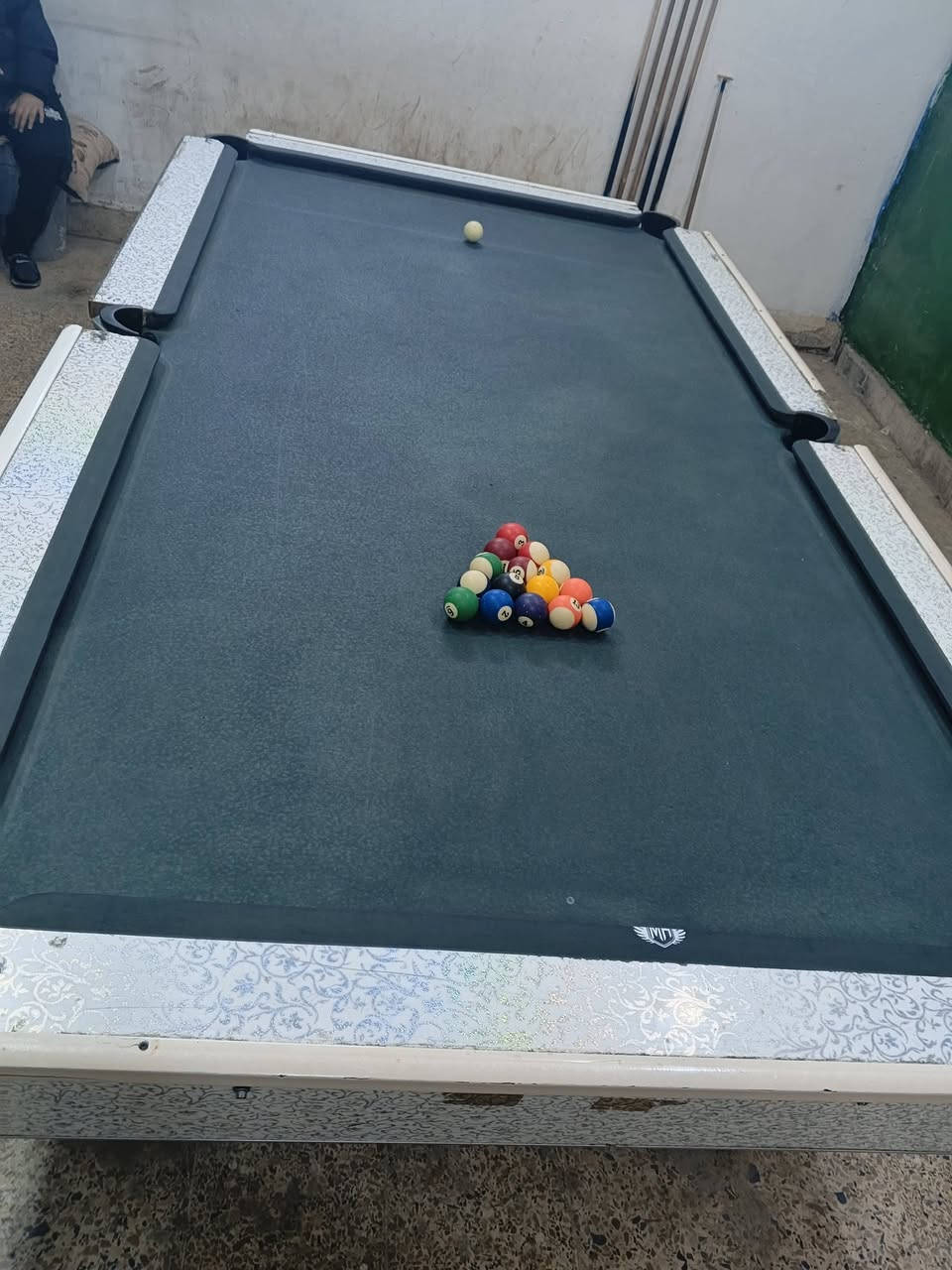 سلام وعليكم   ميز  لبيع ماع طوبات 2واحد مستعمل وثاني جديد معاد 5كبوات  ملحقات  عنواني تركلان قطش ***********
