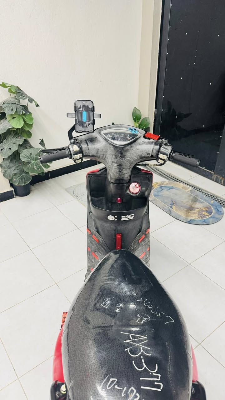 السلام عليكم دراجه ماكس عدله ‏للبيع ما مفتوح الدراجه دراجه نضيفه كلش بلادي مكينه 49مزوده المكان بغداد الجديده السعر 850وبيهه مجال التواصل على الواتساب فقط ***********
