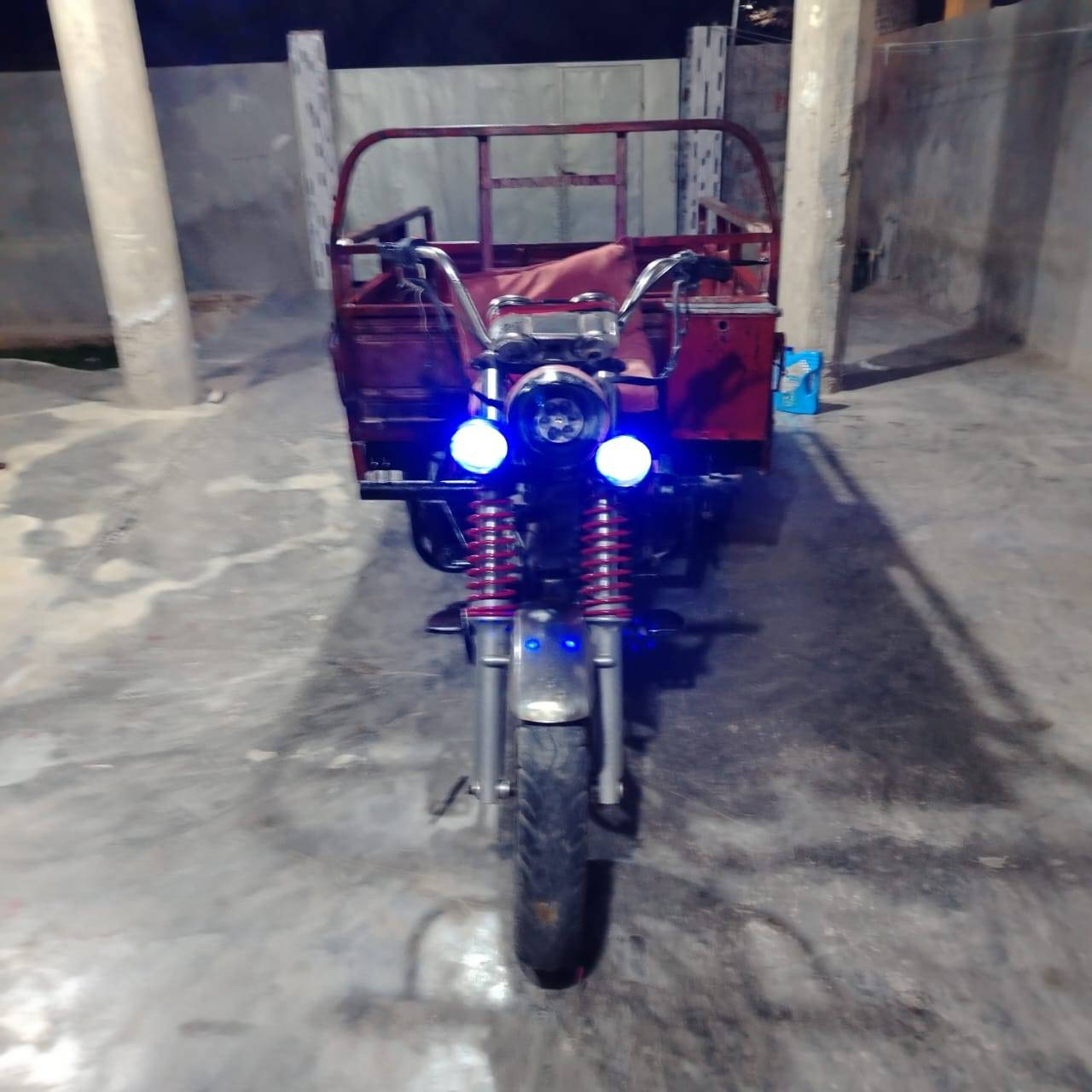 مكلف ستوته للبيع موديل17 محرك 150بلادي شغاله  مال جناي اوراق كامله ومكمركه السعر 800بي مجال العنوان زويه البونمر  ***********
