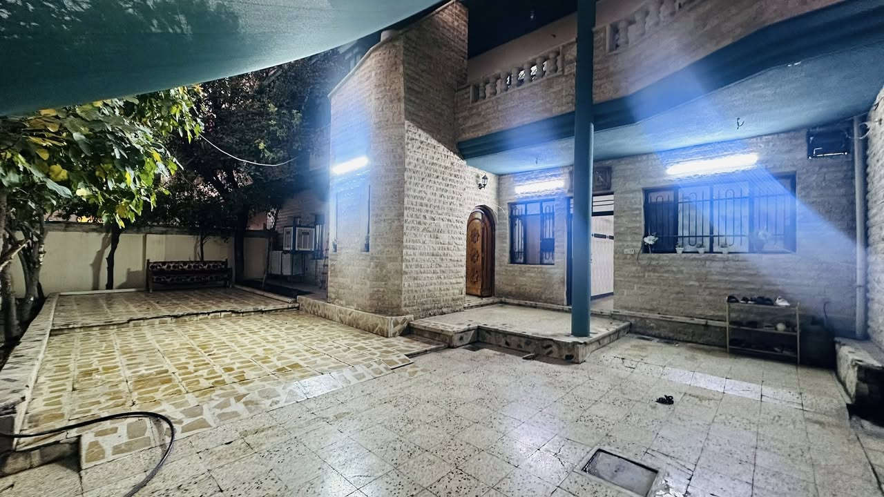 #عروض_مكتب_دعاء_الخير_للعقارات 🏡

للبيع بيت 

بحي الميثاق 

مساحة 300 متر واجهة 15 متر 

طابقين قريب ع شارع العام 

خمس غرف نوم غرفة سويت 

هول وستقبال غرفة طعام 

مطبخ ومخزن 

صحيات بطابقين 

// للأستفسار  

الاتصال 📞

***********

***********

***********

***********
