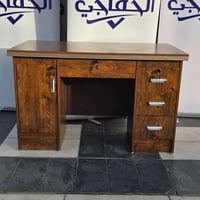 ميز مكتبي • للبيع