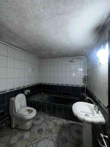 #للأيجار__في__السيدية 
بيت مساحة 75م 

يحتوي على غرفتين نوم وغرفة اطفال  وصالة ومطبخ وخدمات وكراج 

قيمة الاجار:700 الف 

للاستفسار:***********

او زيارة مكتب الفهد الهندسي للمقاولات العامة/شارع جامع الاقصى مقابل مكتبة الحكم سنتر
