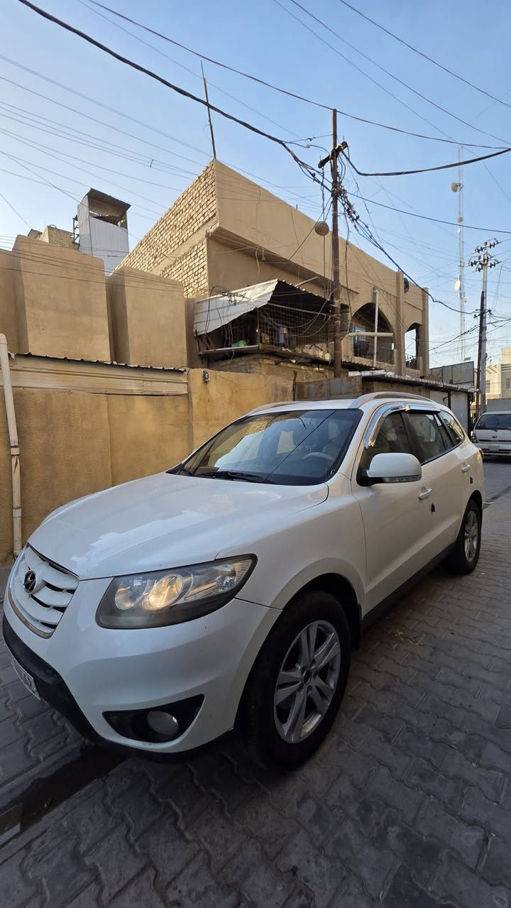 سنتافيا موديل 2012 الشركة العامة 
المواصفات 
6 سلندر
3500 محرك 
7 راكب 
فورويل 
أشاير بالمري ومري شفط 
تحكم ستيرن 
ثلاجة 

ملاحظة : السيارة بأسمي
السيارة رقم بغداد سنويا 2030
المحرك مكفول ومكفولة من الضربة لاكن اكو صبغ بالباب الخلفي نتيجة انفجار الاطار والكير مبدل بي كونترول وبي ضمان 4اشهر 
زوج اطارات جديد ضمان سنه
منظومة تبريد كاملة جديده
مكان السياره🔺 الزعفرانية 
للاستفسار***********
