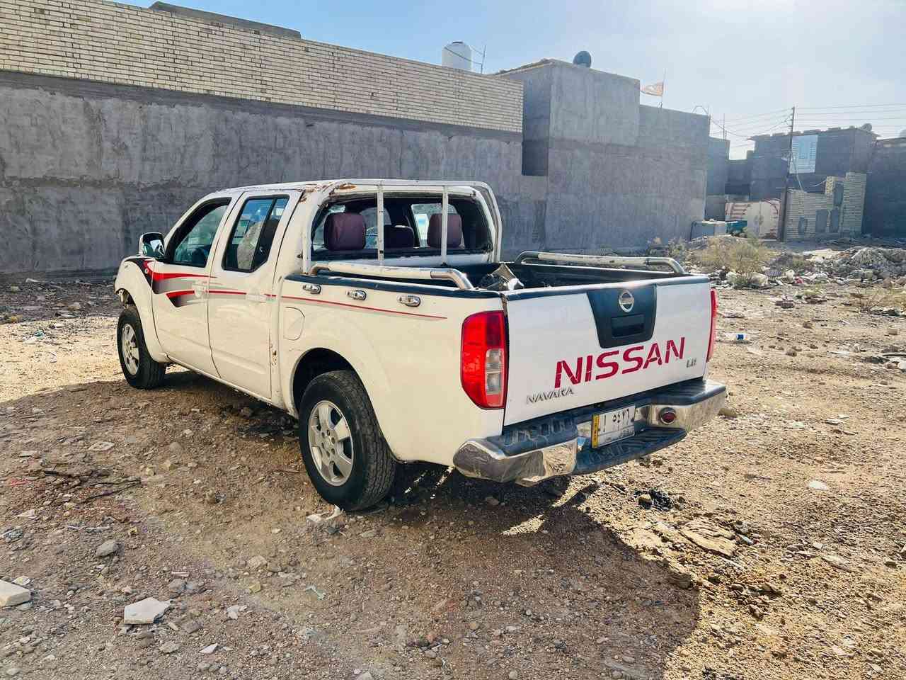 سلام عليكم للبيع نيسان نيفاره موديل 2009رقم المثنى بسمي تحويل مباشر اخوان سياره تعرضت لحادث جفيه كلش خفيفه كما موضحه بلصوره ع صفحه سايق ابيع على وضعهه سياره شغاله وتمشي مكان السياره بغداد  ،***********
