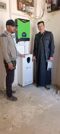 منظومة شمسية • بطارية ١٥٫٥ كيلوواط • انفيرتر ٨ كيلوواط