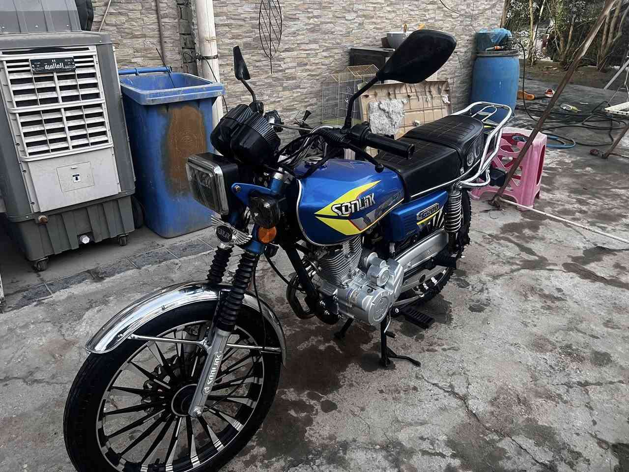 سلام عليكم دراجه يرانيه ٥ كير 2025 مكينه ٢٠٠ cc ماشيه اقل الف دراجه جديده شغاله من طول للطول مكاني بغداد جديده سعر ٨٥٠ الف بيه مجالي ***********
