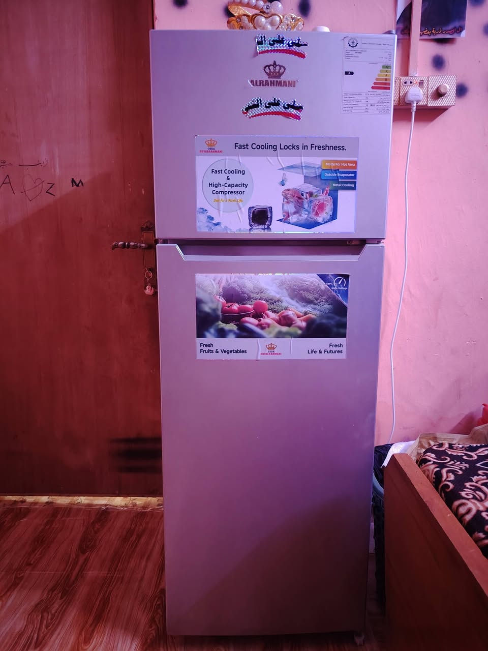 اخوان السلام عليكم اخوان ثلاجه جديده بعدها بالباكيت توني مشتريها مستخدمها شهرين للبيع حسب الظروف مستعجل على بيعتها السعر 275 حجمها 12 قدم وبيها مجال للشراي والمو شراي لا يشلع قلبي مكاني بصره قضاء المدينه بالمنصور بيها ضمان يومين شرط اذا ما تجمد مرجوعه علي ***********
