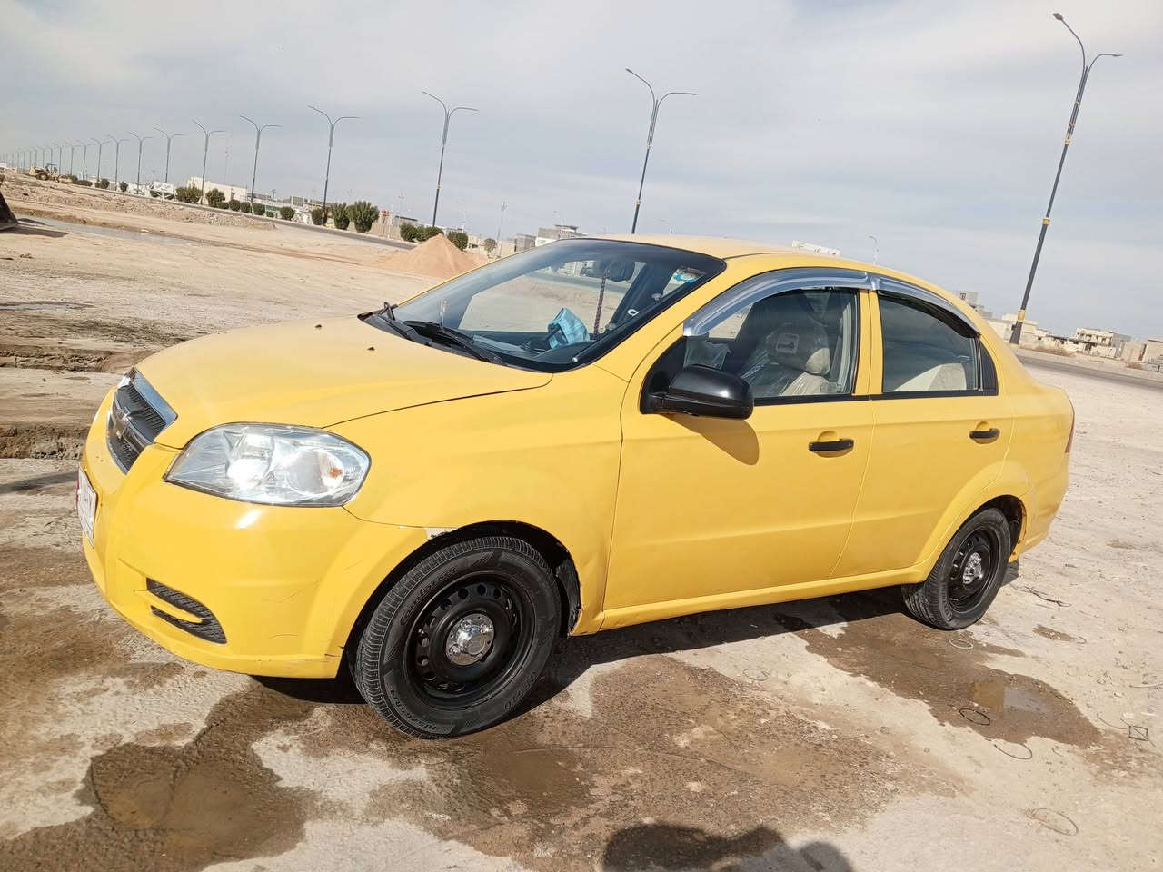 افيو خليجي هيئه غرامات مصفره موديل 2009سياره كدام عينك كامله ما بيها اي نقص تحويل بنفس اليوم السعر 50وبيها مجال بسيط***********
