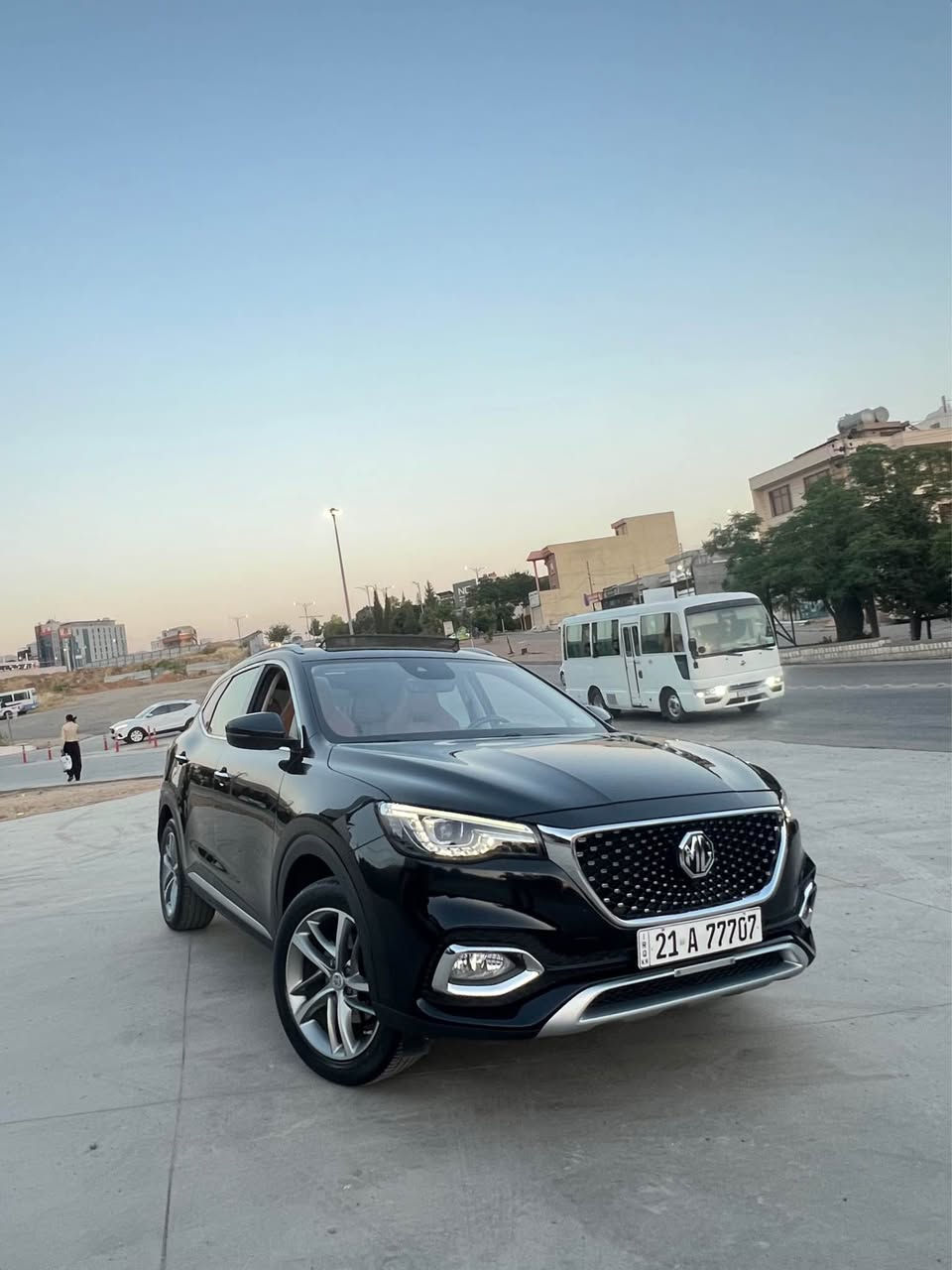 ئێمجی HS ٢٠٢٢ قەپات مواسەفات
مەکئنە ١.٥ توربۆ مەکینەیەکی زۆر بەقوەتی لەسەرە
مواسەفات:
شاشە 
کامێرە 
حاسە
بەسمە
گێچ دیجیتاڵ
٥ مۆدی لێخوڕین سپۆرت،کۆمفۆڕت،ئیکۆ،کەستم،سوپەر سپۆڕت

کوشن جلد و شاموا کوشن سیباقی کوشن ساردو گەرم کوشن 
کارەبایی و ناو قەیسی
سەلاجە
کارپڵەی و ئەندرۆید
سنوق شەفت بە ٣ جۆر ئەکرێتەوەو دا ئەخرێتەوە
٢ بەسمە 
تەبردی مەرکەزی
پانۆڕامایەکی زۆر گەورە
ڕاداری ئاوێنەکان
سیستەمی کلیلی زیرەک لە ڕێگەی بەسمەوە ئەتوانی جامەکان بکەیتەوەو دایخەیتەوە 
سەقف پانۆڕامایەکی زۆر گەورە
سیستەمی پاکردنەوەی هەوای ناو سەیارەکە AIR FRESH
تراکشن کۆنترۆڵ
ئۆتۆ هۆڵد 
مۆدی لێژایی
گێر ئۆتۆماتیک و عادی و گێر لە سووکان
ئەمبێنت لایت کە داشبوڵ و ناو دەرگاکان گڵۆپە و بەدڵی خۆت گڵۆپەکانی ئەگۆڕیت بیلادییە و بۆی دانەندراوە
ئاوێنە ئیشارەت
٤ جام ئۆتۆ 
سەیارەکە بێ بۆیاخە بێ ساردە بێ شووختە 41 هەزار ڕۆشتووە 
بۆ زانیاری زیاتر
***********
*********** السليمانية, العراق
