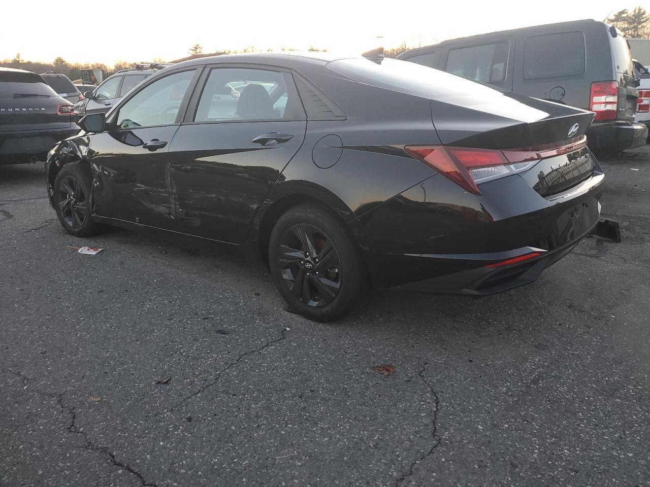 سلام عليكم النترا 2023 كما موضح بصور على حادثه ما مصلح السياره حره مدفوعه كمرك وضريبه منفيس باسمي ابصملك ثاني يوم السياره كفاله من كلير وصبغ فقط الحادث جاي من امريكا بيه مكان السياره البصرة *********** السعر 132 ورقه وبيه مجال للشراي
