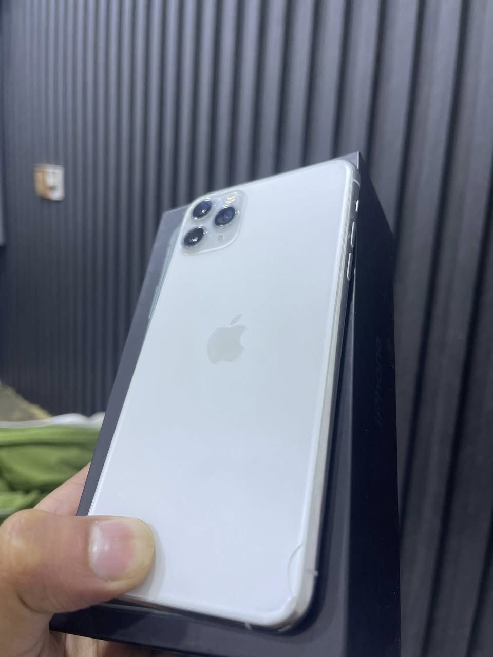 ايفون 11 برو ماكس وتر بروف بطاريه 70 بلاديه انسه شي اسمه شحن ذاكره 256 كارتون وشاحنه وياه نموذج m الامريكي مكفول من كلشي نت اتصال كامرات فيس ايدي مايك كله شغال  السعر 350 وبيه مجال بسيط مكاني البصره ***********
