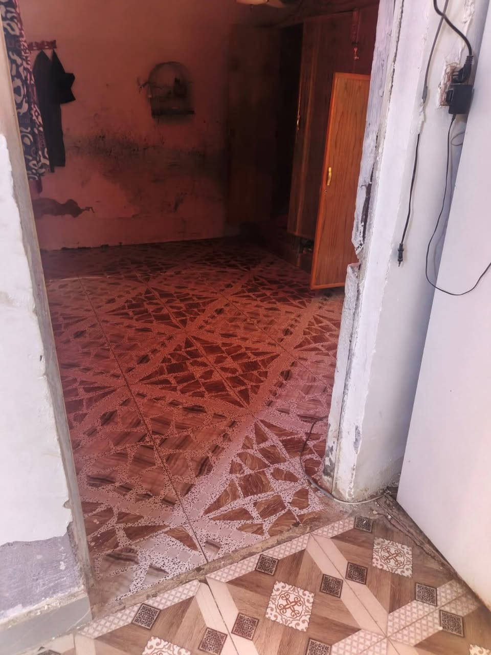بيت معروض للبيع واجه 110متر مربع
تفاصيل البناء غرفتين صاله استقبال مطبخ صحيات 2 خارجيه حمام داخلي قرب تقاطع طاقة الكهرباء
للستفسار ***********
