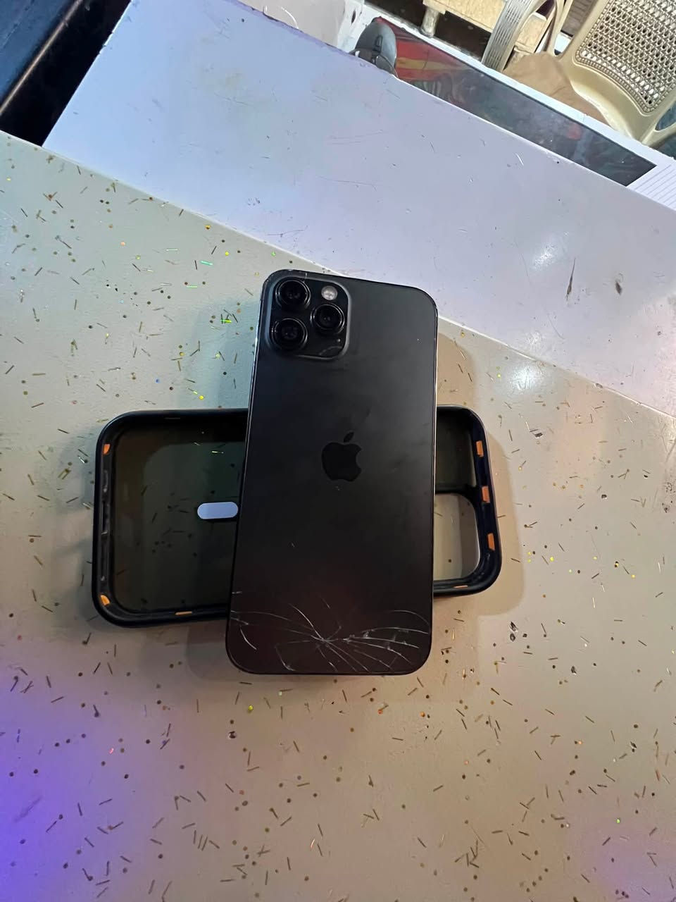 السلام عليكم ايفون ‏iPhone 12 Pro Maxللبيع فقط ذاكره 256
مبدل شاشه وبطاريه وكامرات واضحات بلصور جهاز كله شغال وبي فطر بلكلاسه فيس ايدي شغال جهاز مال تمشيه حال اكرر شغال مابي اي خلل 
مكاني بغداد العطيفيه السعر 200 الف قفل قفل قفل 
***********
