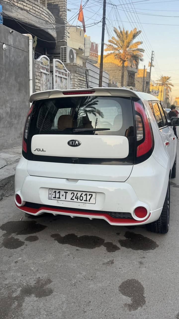 السلام عليكم صول 2017
نص فول بلاس وارد امريكي 
حادثها بدايه البنيد بدون ايرباك وبدون دواخل لا لغد ولاشاصي مكفوله 
تخم تاير جديد 
ادامه محرك قبل سبوع 
كير AT محرك 2000
تحكمات جهتين 
وبعد بيها هواي مواصفات السياره ربع متصرف عليها استخدام بيت 
مكان السياره بغداد الحبيبيه 
***********
‏‭0772 262 1485
