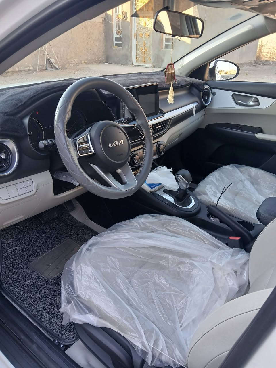 سلام عليكم
كيا سيراتو للبيع فقط 
2024 فول موصفات كفاله عامه مكينه 2000 بحاله الزيرو بسمي تحول شرط رقم نكليزي مكان السياره السماوه /الرميثه 
تفاصيل تصال   ***********
سعر 197 وبيه مجال
