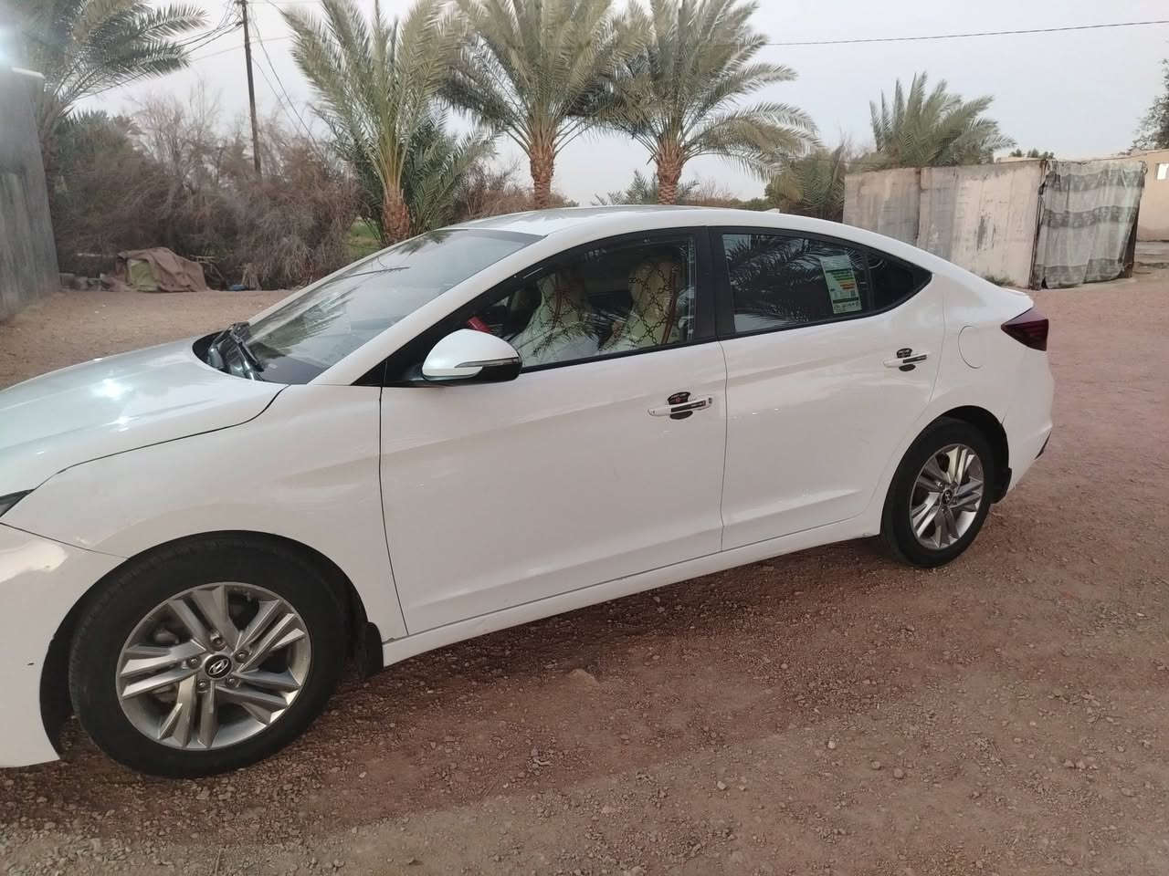 السلام عليكم اذا انترا 2019 بيها الغد البنيد ماكينه 2000 دوش خليجي مكانها  سماوه رميثه ***********5 السعر 135 بها مجال شكل ال 20 بشاير بالمري بلا دكتور سياره ليد ليلو ونهاري
