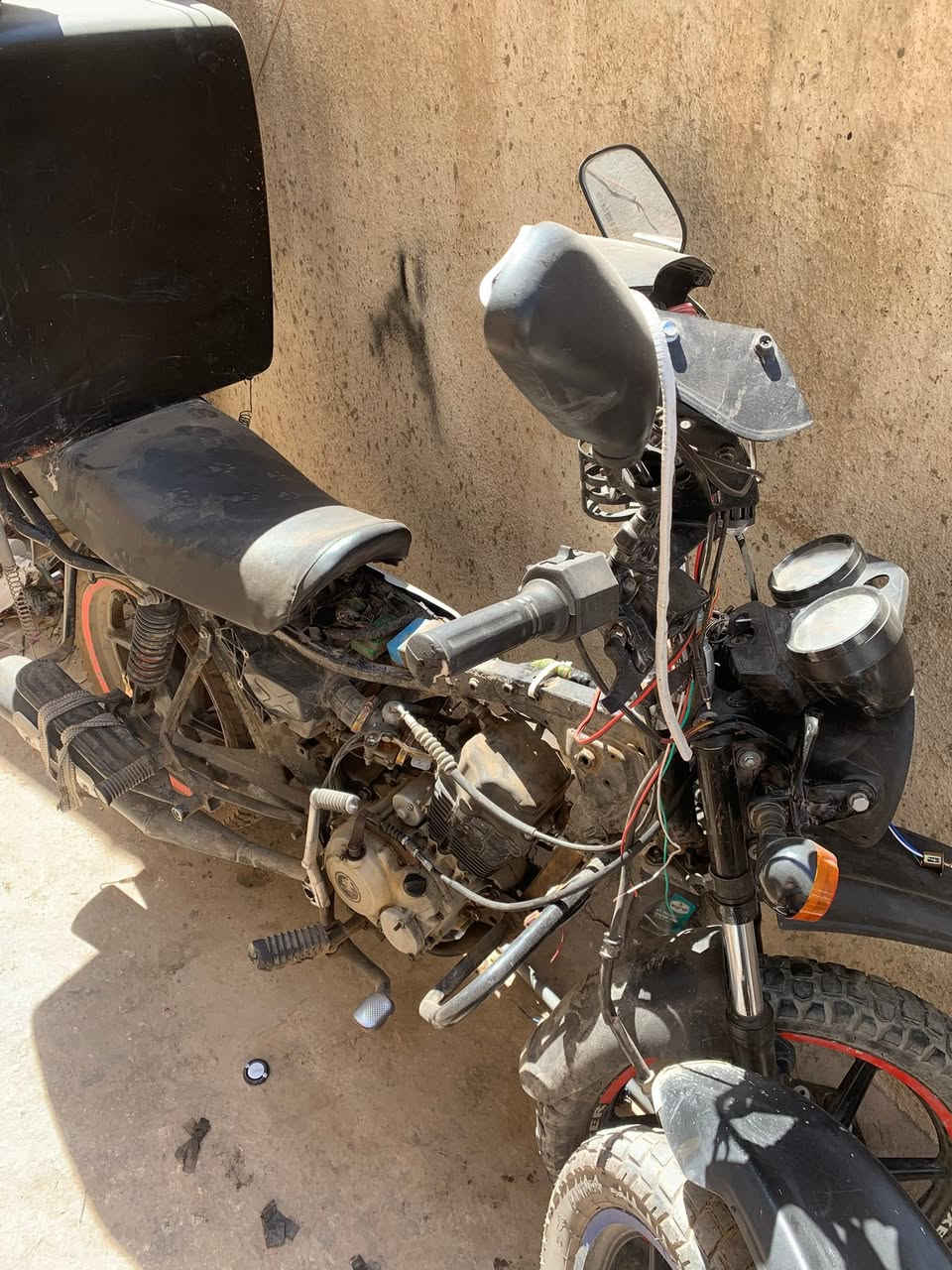 دراجة  بوكسر  للبيع  اوراق كاملة
الدراجة مسوية  حادث  ومرجعها  بلاد بيها  لحيم  بالشاصي 

تجي تكلبها وي الخوذة  والضندوك  غراضها  كاملة  صفاحيات  ودشبول ومازدة  وكلشي

سعر  550  وبيها  مجال تعال ونتعامل 

مكاني الدورة  

+964 774 162 1284


**إذا كنت صاحب هذا الإعلان وتريد حذفه لأي سبب، رجاءا أرسل رسالة إلى الدعم الفني**